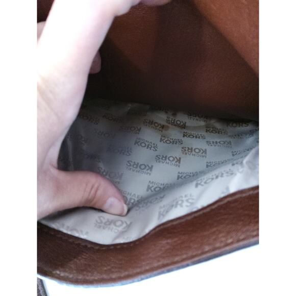Michael Kors brown leather purse handle/strap TurnKey latch closure. Storage - Picture 11 of 13